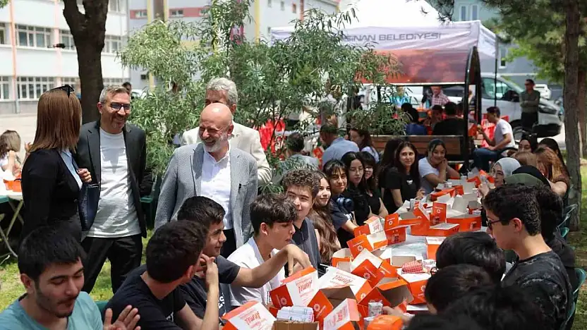 Başkan Çolakbayrakdar: Gençlerimizin hayallerine dokunan projeler üretmeye devam edeceğiz