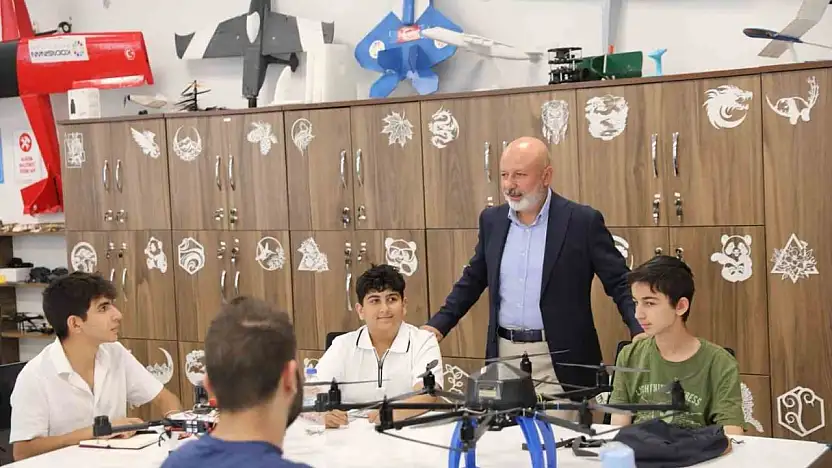 Başkan Çolakbayrakdar:'Teknolojiyi tüketen değil, geleceği üreten nesiller yetiştiriyoruz