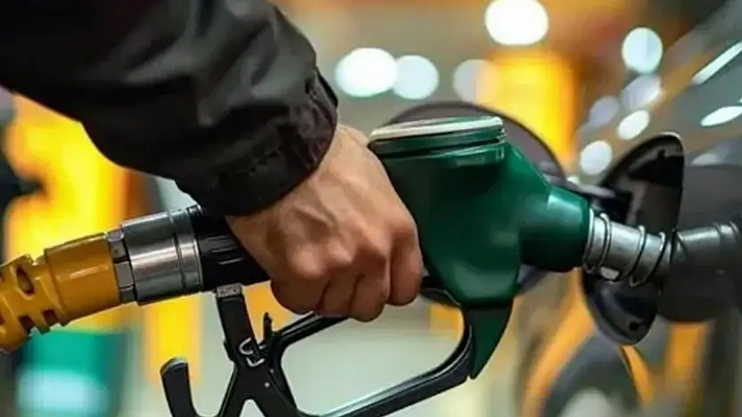 Benzine gece yarısından itibaren indirim bekleniyor
