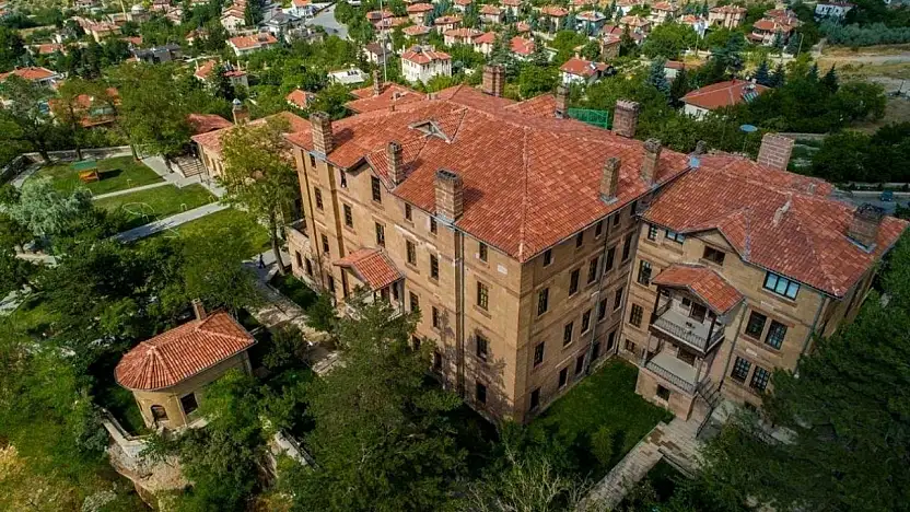Bir zamanlar okuldu, sonra hastane oldu: Kayseri'deki tarihi yapı dikkat çekiyor