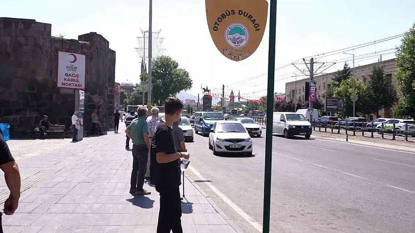 Büyükşehir Zabıta'dan otobüs duraklarında denetim
