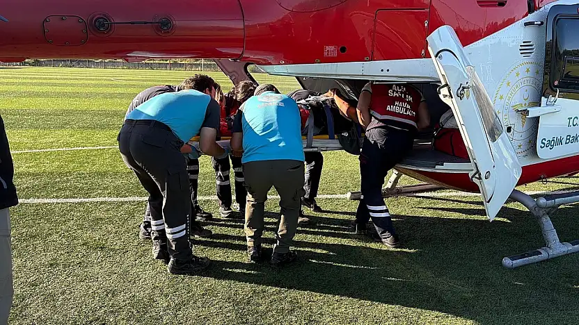 Yamaç paraşütü kayalıklara çarptı: 1'i çocuk 2 kişi yaralandı