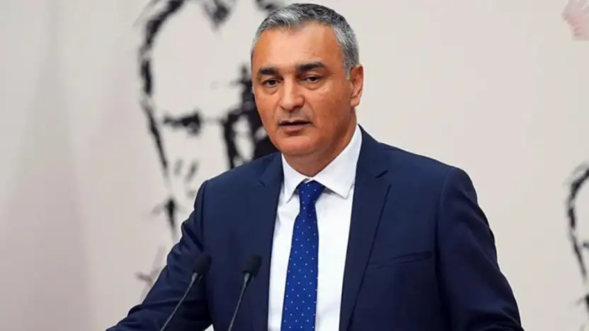 CHP'de 26 il başkanı görevden alındı