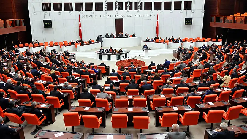 CHP Meclis'te 5'inci sıraya geriledi: Yeni Parti ana muhalefet partisi oldu