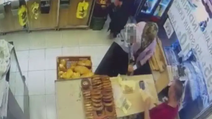 Dikkati dağılan kadının cüzdanını kaşla göz arasında çaldı
