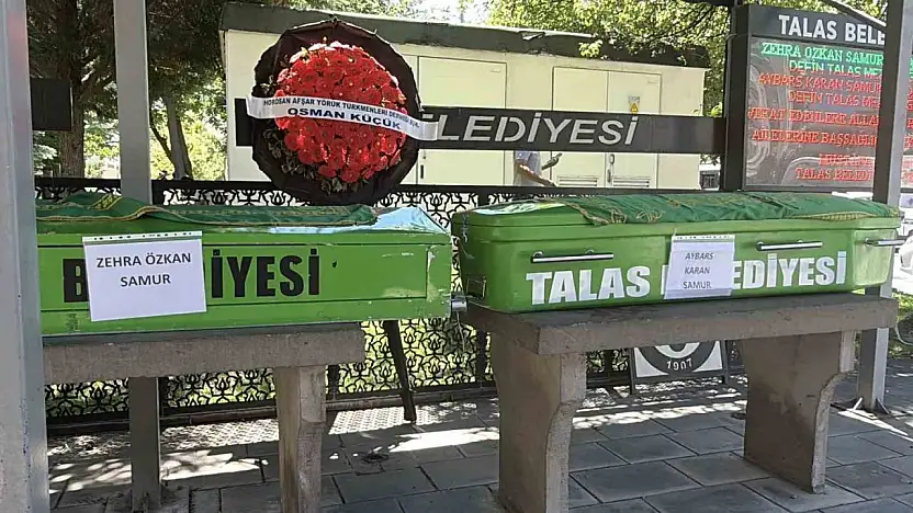 Kazada hayatını kaybeden anne ve 8 aylık bebeği yan yana toprağa verildi