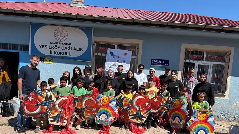 Genç Anda sahaya indi, Yeşilköy Çağlalık İlkokulu öğrencilerinin yüzü güldü