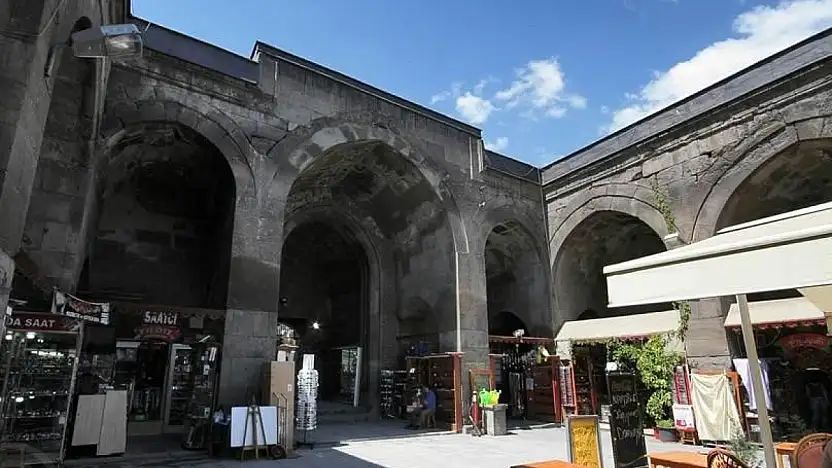 Hunat Hatun Külliyesi'nde tarih ve sanat bir arada yaşıyor