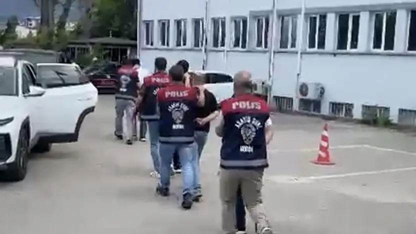 İş ve burs vaadiyle hesap avına çıkan şebekeye film gibi operasyon