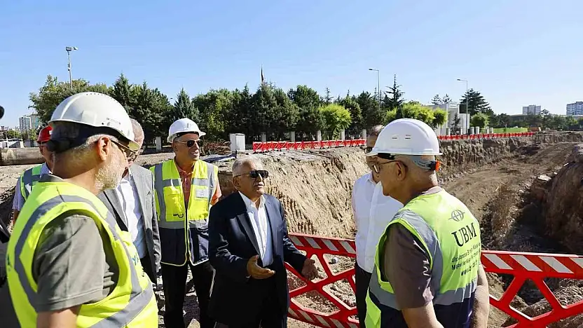 Büyükkılıç'tan Kartal Kavşağı değerlendirmesi: Çalışmalarda yüzde 40'ın üzerine çıkmış durumdayız