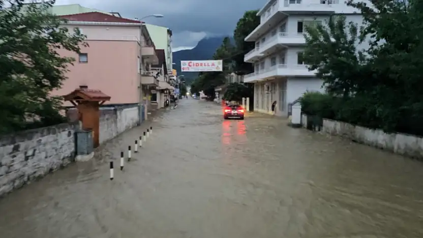Kastamonu'yu sel vurdu: İş yerleri, evler ve araçlar su altında kaldı