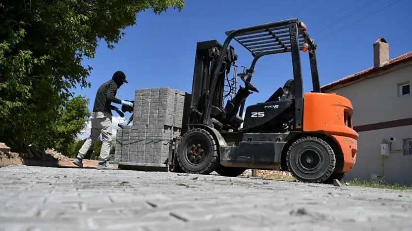 Kayseri Büyükşehir'den kırsala 9 milyon liralık kilitli parke yatırımı