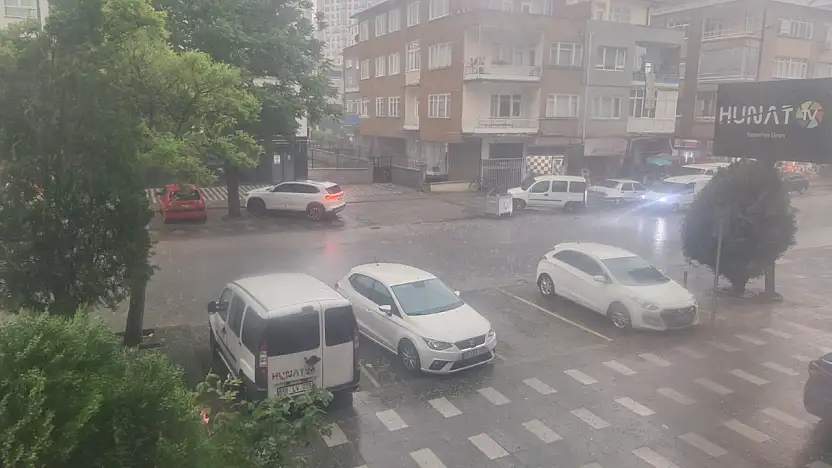 Kayseri'de gök gürültülü sağanak yağış etkili oluyor
