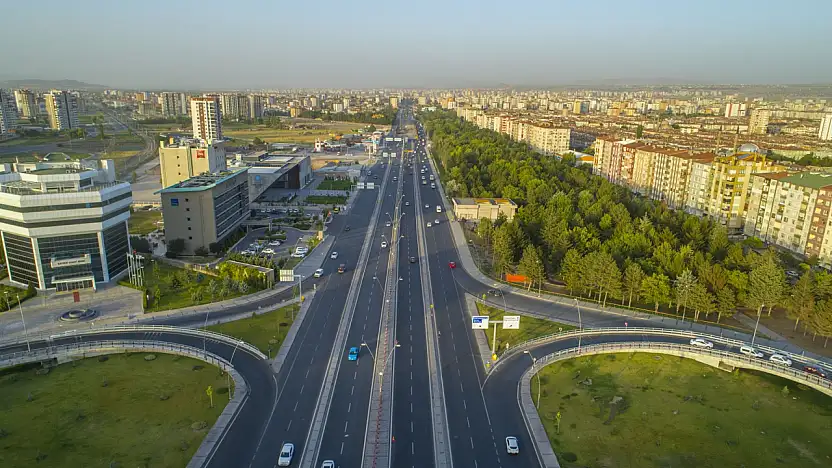 Kayseri'de her 3 kişiye 1 araç düşüyor: Trafik yoğunluğu artarken gözler yeni projelerde
