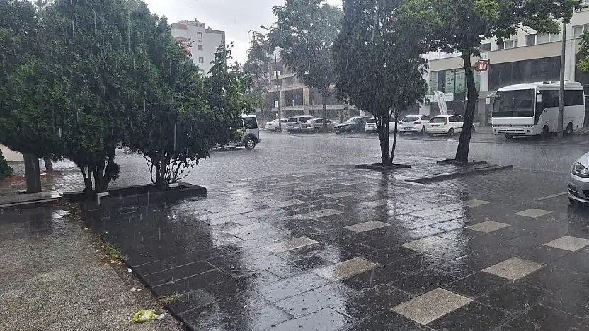 Kayseri'de kuvvetli sağanak yağış etkili oluyor