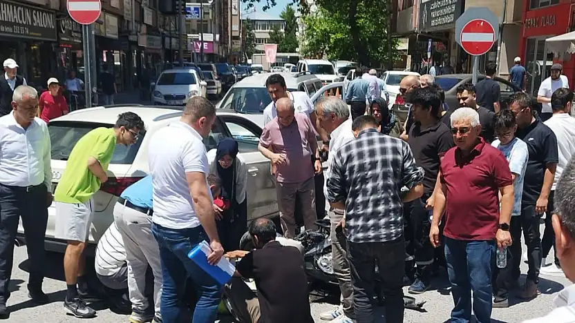 Kayseri'de otomobil ile motosiklet çarpıştı: Polis memuru yaralandı