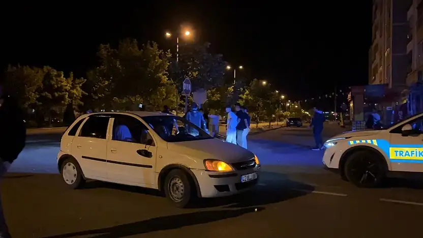 Kayseri'de otomobille motosiklet çarpıştı: 1'i ağır 2 yaralı