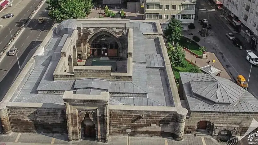 Kayseri'de tarihe yolculuk: 750 yıllık Sahabiye Medresesi zamana meydan okuyor