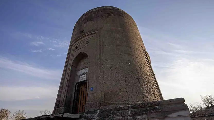 Kayseri'de zamana direnen Selçuklu mirası Sırçalı Kümbet