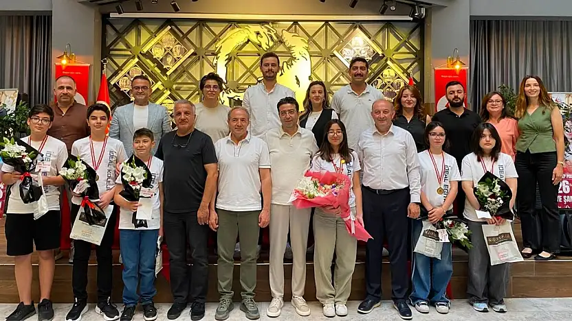 LGS Türkiye birincisinin başarısı ödülle taçlandırıldı