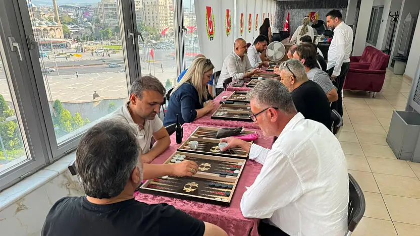 Kayseri Gazeteciler Cemiyeti'nde tavla turnuvası etkinliği