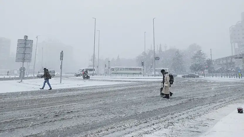 Kayseri yeni yılın ilk gününde beyaza büründü