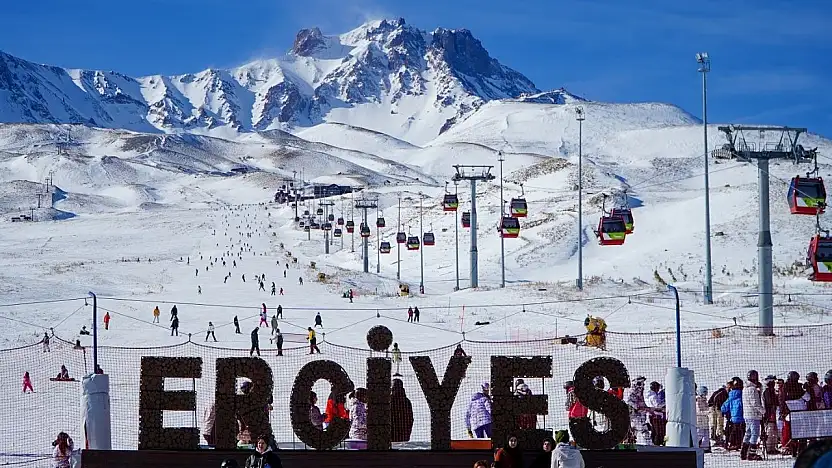 Kışın kayak, yazın manzara: Erciyes yıl boyu ziyaretçi çekiyor