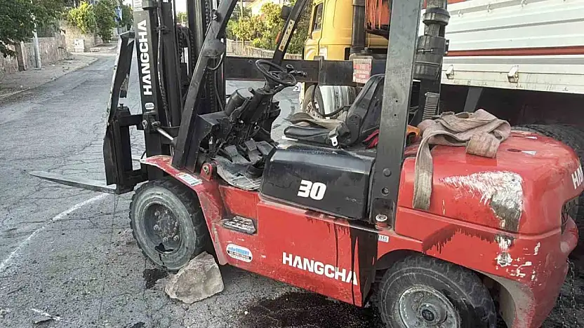 Kayseri'de kontrolden çıkan forklift yan yattı: 1 yaralı