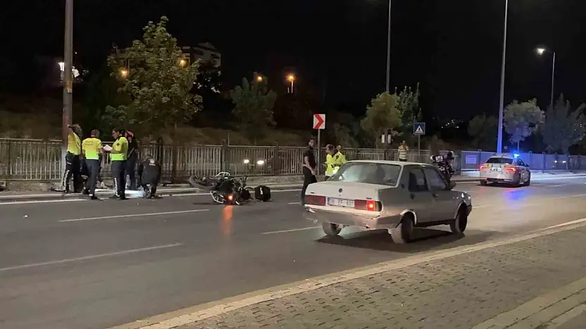 Kayseri'de kontrolü kaybolan motosikletli polis direğe çarptı: 1 yaralı