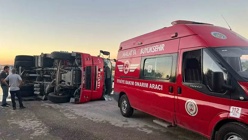 Yangın ihbarına giden itfaiye aracı devrildi: 3 yaralı