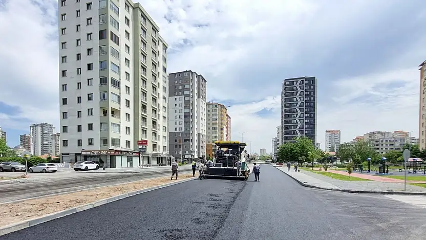 Melikgazi Belediyesi, Fatih Caddesi'nde asfalt çalışmalarına başladı
