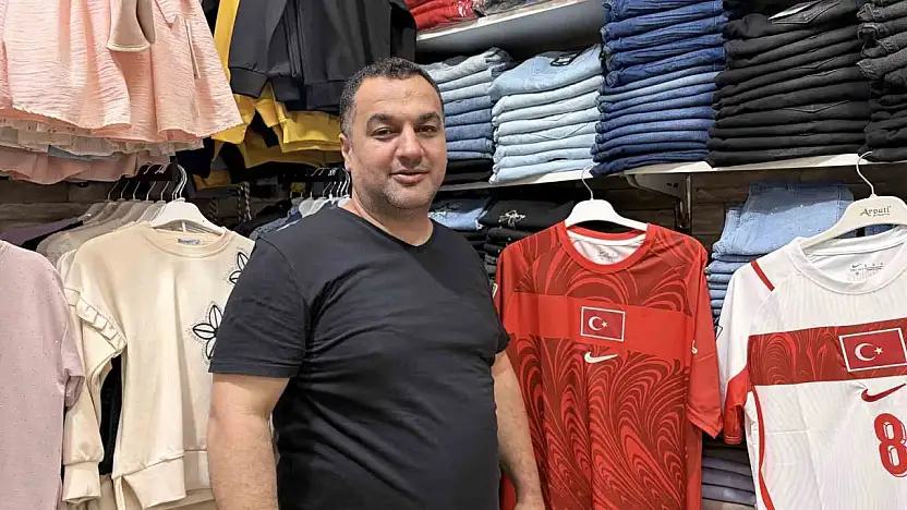 Kayseri'de milli forma yok satıyor