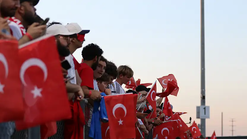 Millilere, Arizona'da yoğun ilgi