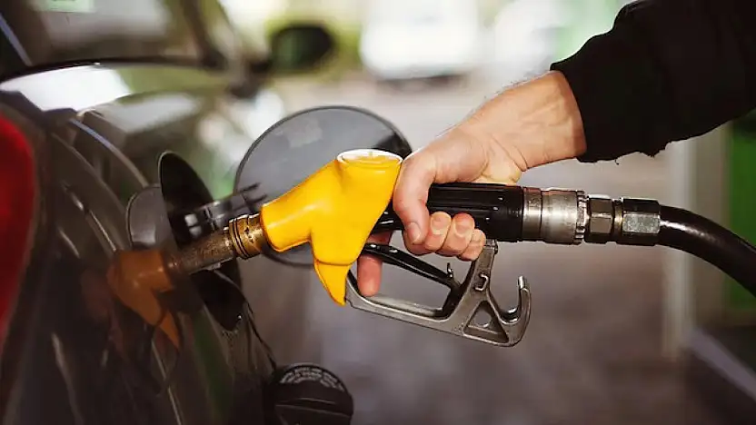 Motorine bir zam daha geliyor! Tabela bu gece değişecek