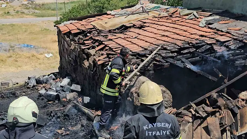 Kayseri'de müstakil evin kömürlüğünde çıkan yangın büyümeden söndürüldü