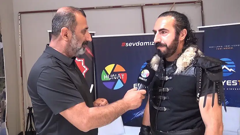 Oyuncu Beştaş, Kayseri Günleri'nde kıyafetiyle dikkat çekti