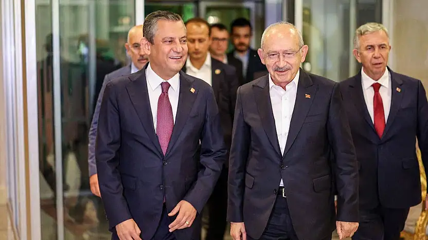 Özgür Özel ve 91 milletvekili istifa etti! CHP artık ana muhalefet partisi değil
