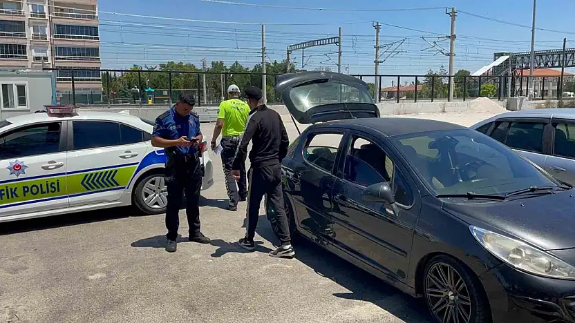 Taksiciler müşteri kılığına girdi, korsan taksiciyi yakalattı
