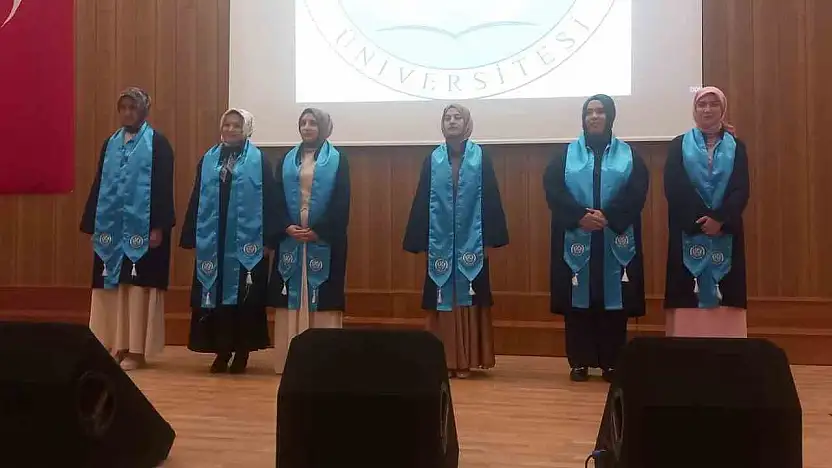Tamamına yakınını kız öğrencilerin oluşturduğu fakültede mezuniyet coşkusu