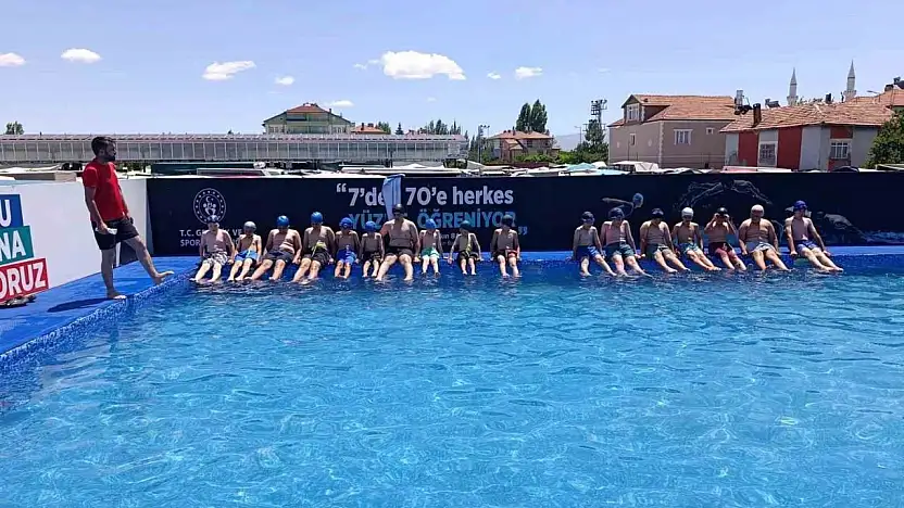 Tomarza Yaz Spor Okulları'nda yüzme heyecanı devam ediyor