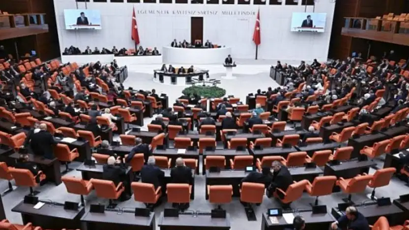 TSK ile ilgili düzenlemeleri de içeren kanun teklifi Mecliste kabul edildi