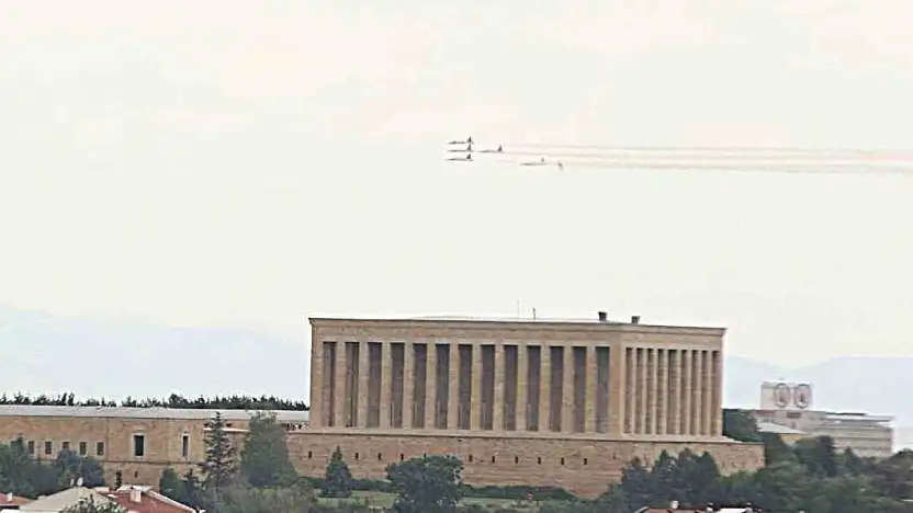 Türk Yıldızları'ndan Ankara semalarında prova uçuşu