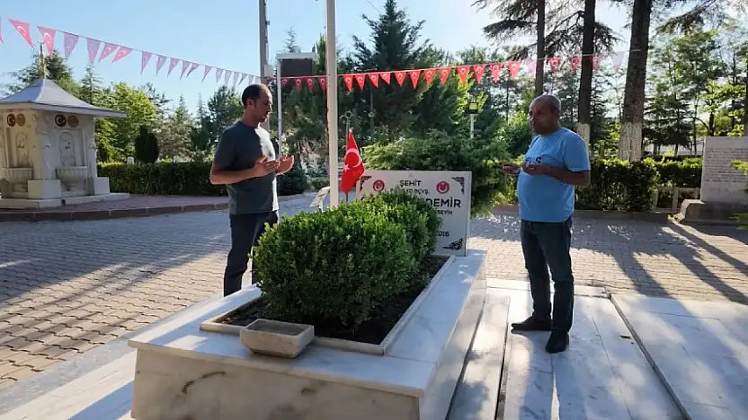 Türkiye'nin dört bir yanından şehit Ömer Halisdemir'in kabrine ziyaret
