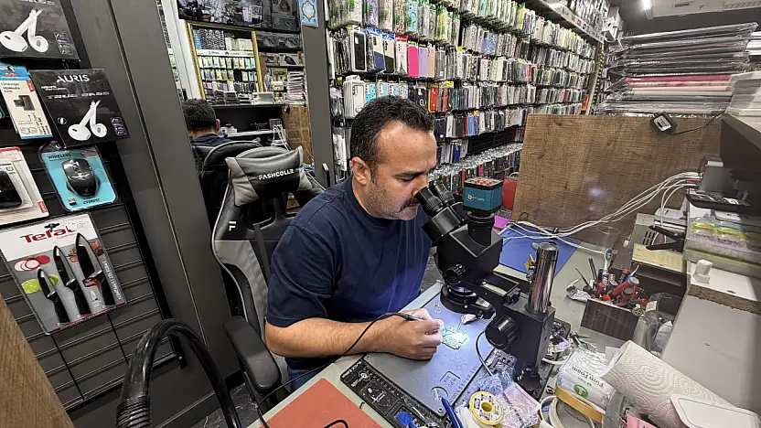 Uyurken telefonunuzu yastığın altına koymayın