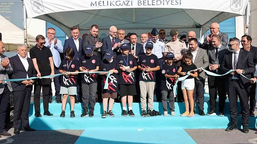 Vali Çiçek: Kodlamaları yaparken vatanımızın, milletimizin geleceğini kodlar gibi kodlayacağız