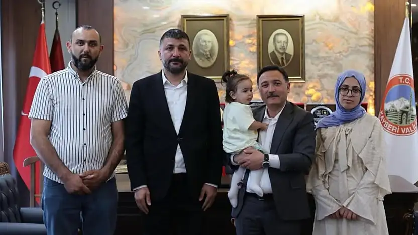 Vali Çiçek, SMA hastası Alya Taşdemir ve ailesini makamında ağırladı
