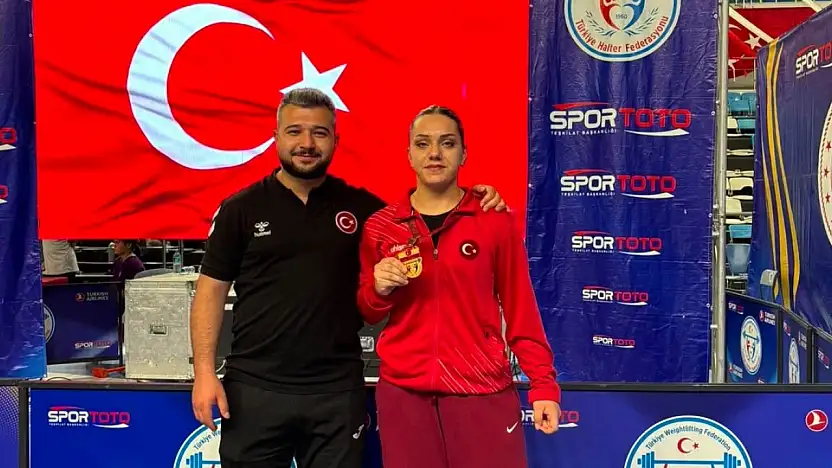 Yağmur Bulut, halterde Türkiye şampiyonu oldu