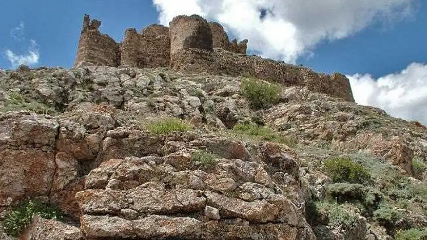 Zamantı Vadisi'nin asırlık bekçisi Melikgazi Kalesi