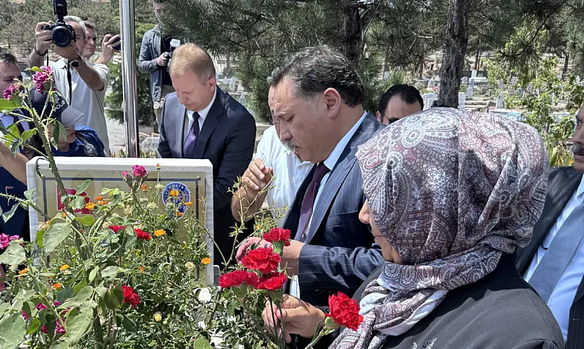 15 Temmuz şehidi Kübra Doğanay, kabri başında anıldı