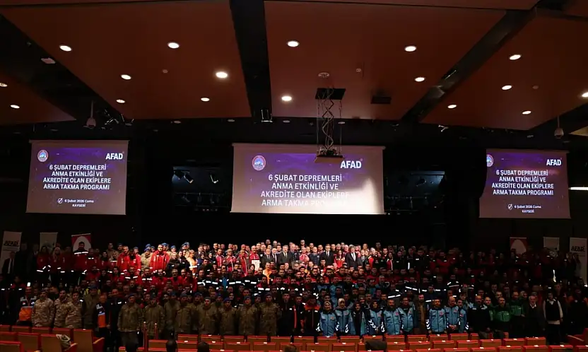 6 Şubat depremleri Kayseri'de anıldı: Akredite ekiplere armaları takdim edildi